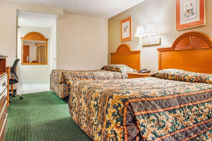 2 Double Beds (1 of 12)