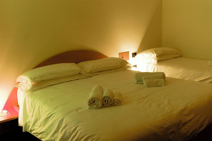 Room 5 of 32