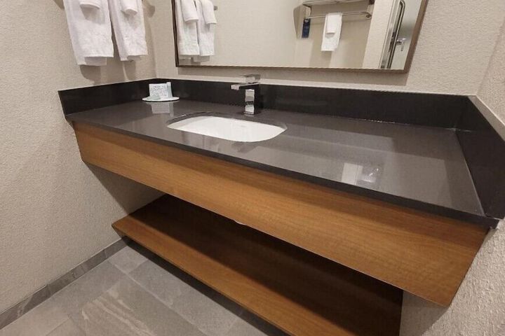 Bathroom sink