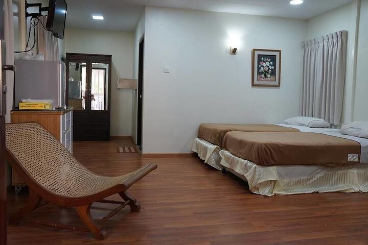 Room 7 of 33