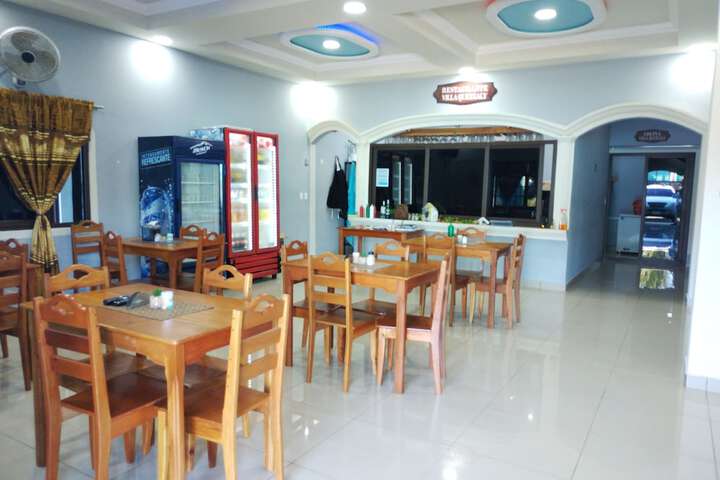 Dining 21 of 32