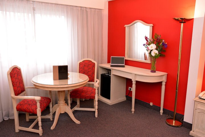 Room 10 of 103