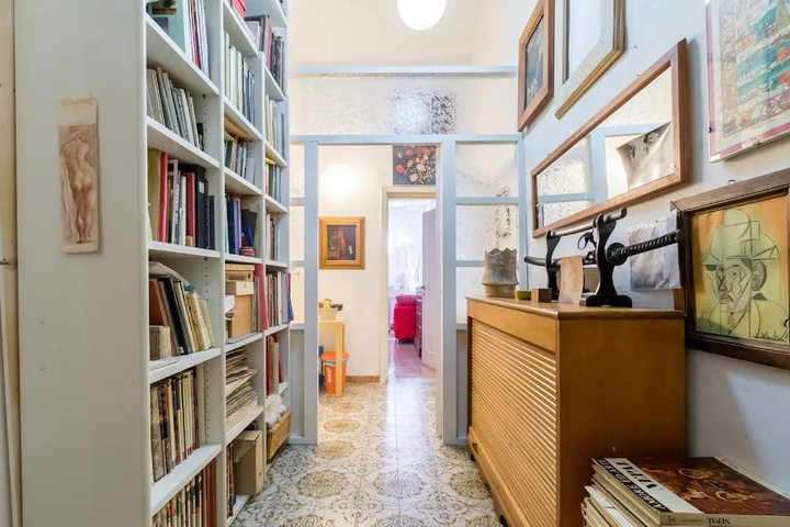 Room 9 of 12