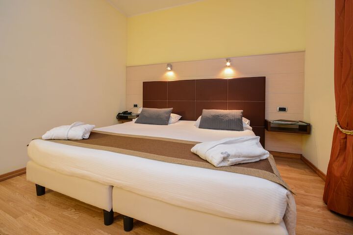 Room 16 of 111