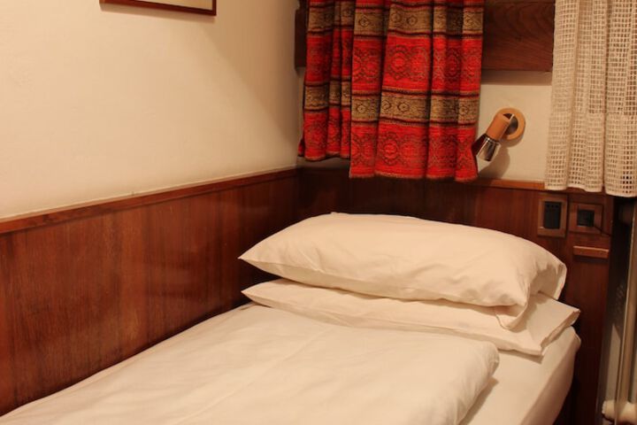 Room 15 of 66