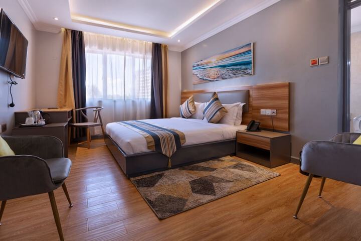 Room 7 of 16