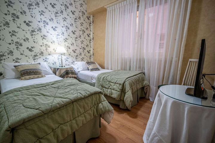 Room 10 of 32