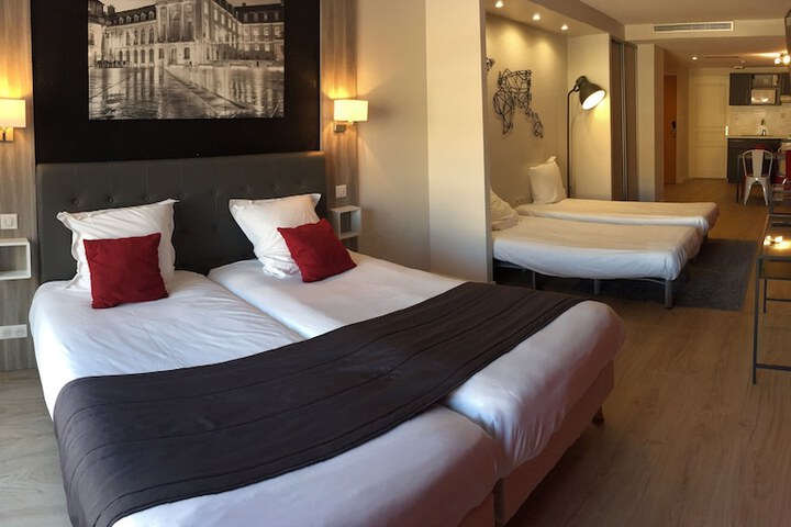 Room 16 of 39
