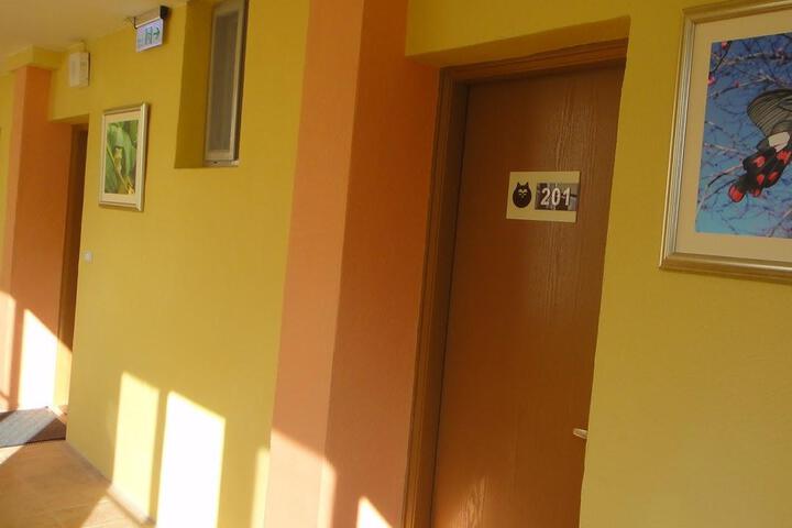 Room 3 of 6