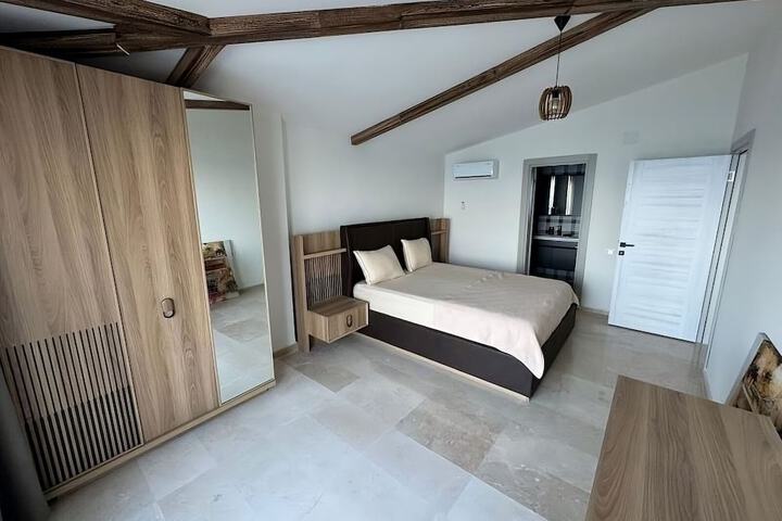 Room 4 of 21