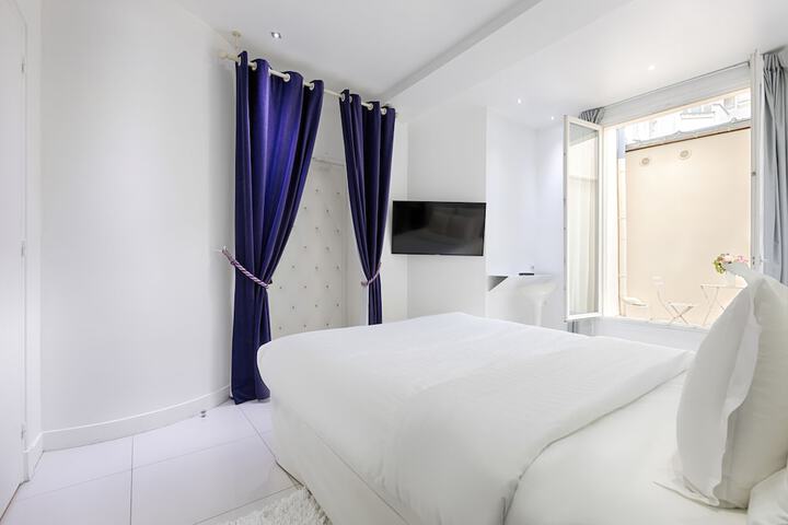 Room 8 of 50
