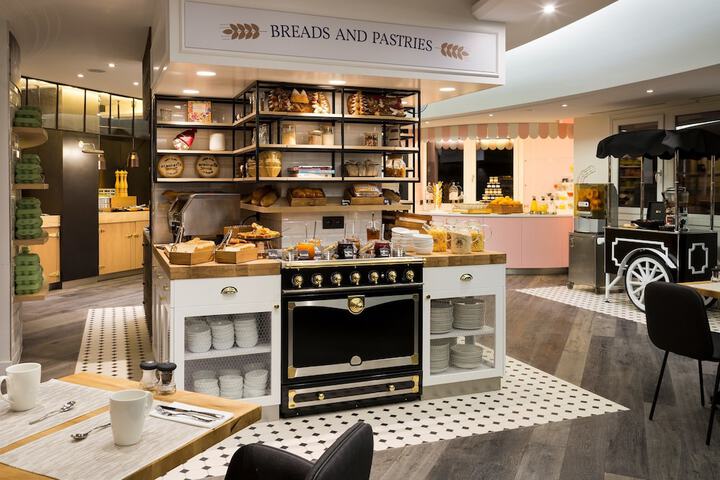 Breakfast area