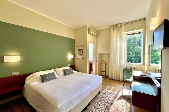 Room 28 of 74