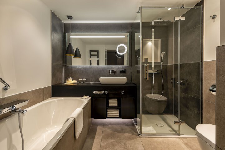 Room 72 of 173