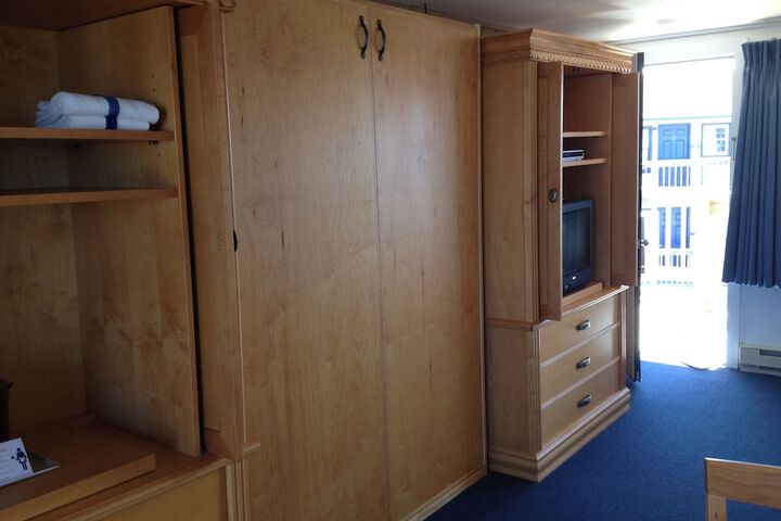 Room 5 of 40