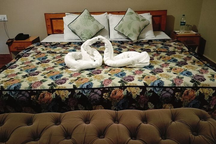Room 9 of 32