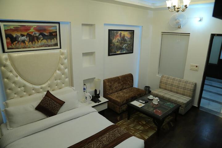 Room 7 of 25