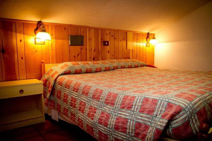 Room 9 of 65