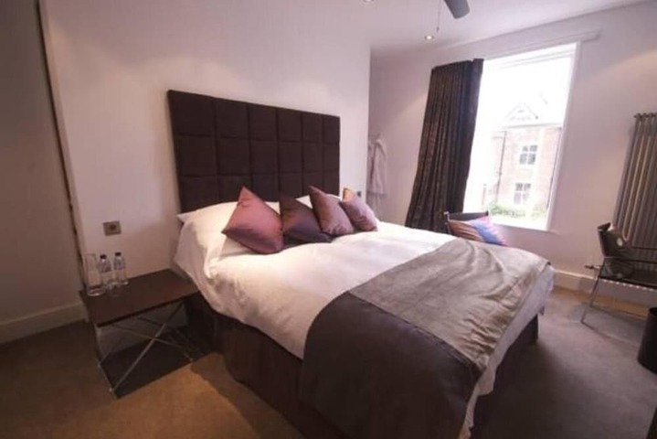 Room 2 of 12