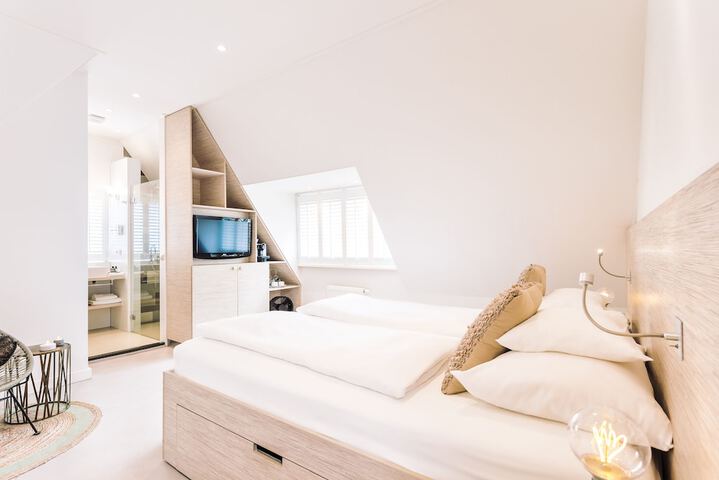 Room 6 of 44