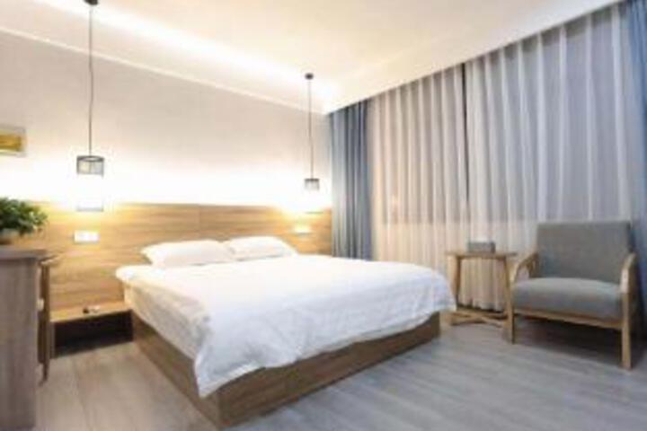 Room 7 of 9