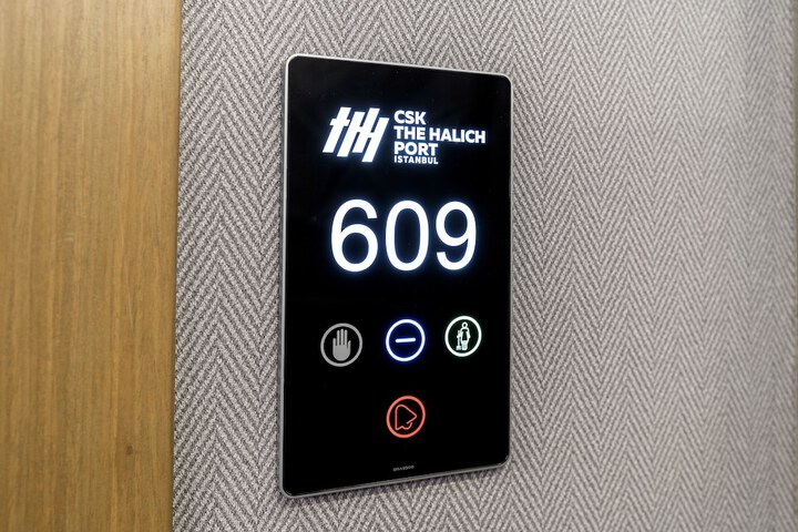 Room 32 of 70