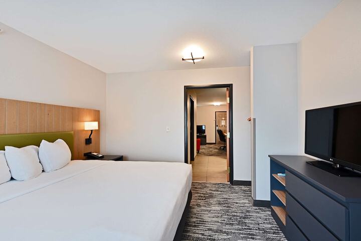 1 King Bed (23 of 24)