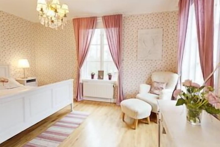 Room 10 of 44