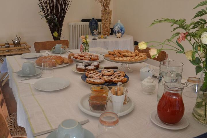 Breakfast/Coffee Service 28 of 35