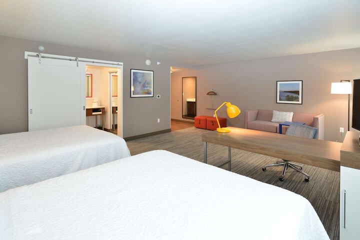 2 Queen Beds Mobility Accessible with Tub (1 of 16)