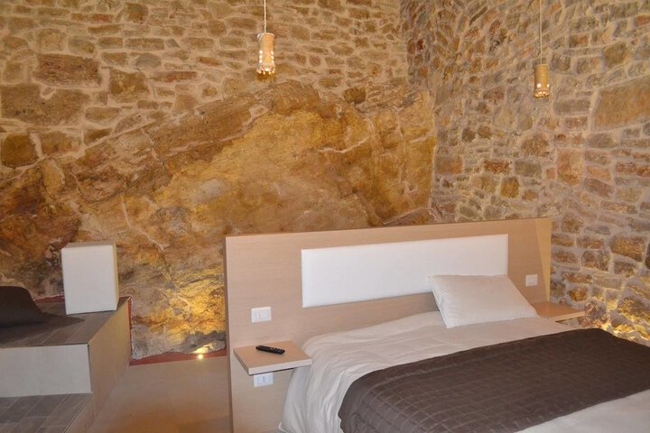Room 14 of 28