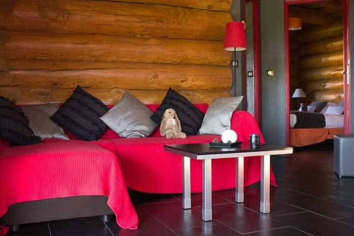 Lounge 56 of 93