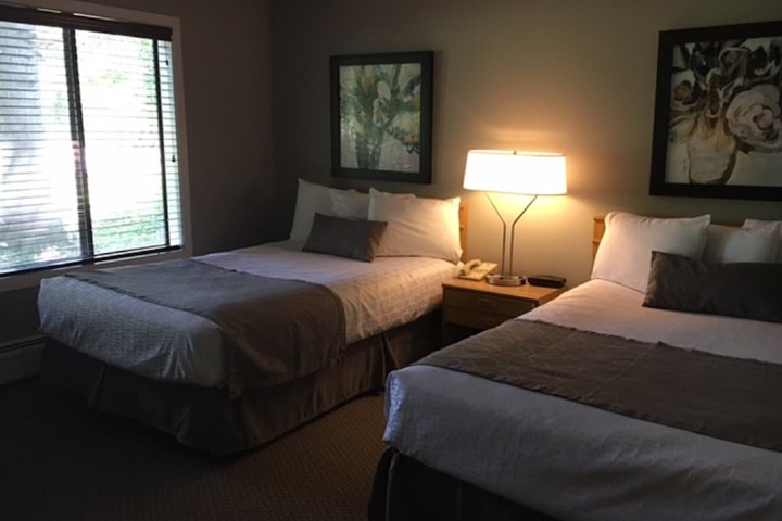 2 Double Beds (5 of 5)
