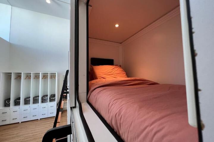 Room 2 of 37