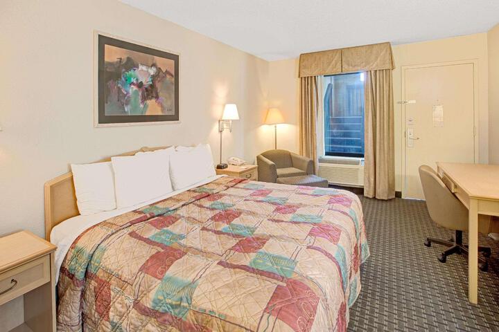 1 King Bed (2 of 11)