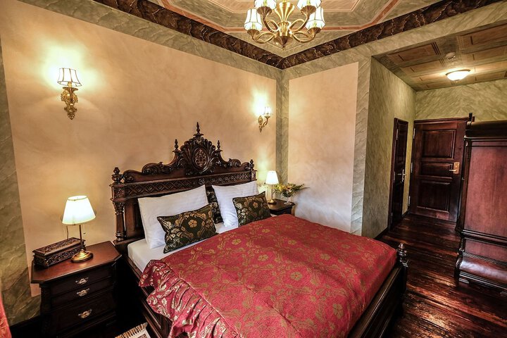 Room 26 of 183