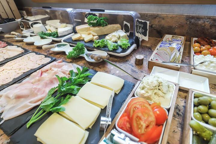 Dining 83 of 101