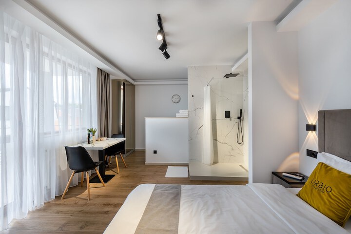 Room 25 of 92