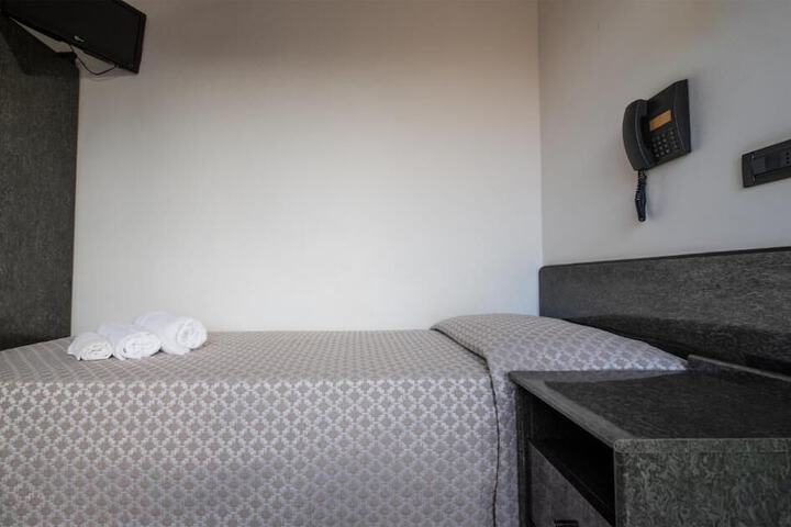Room 10 of 38