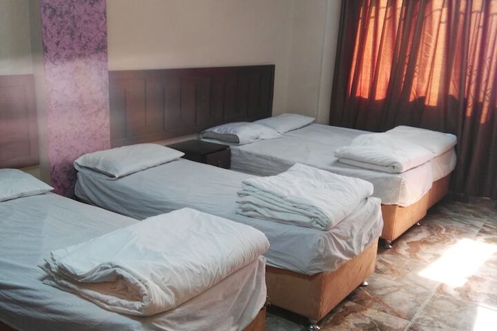 Room 25 of 40