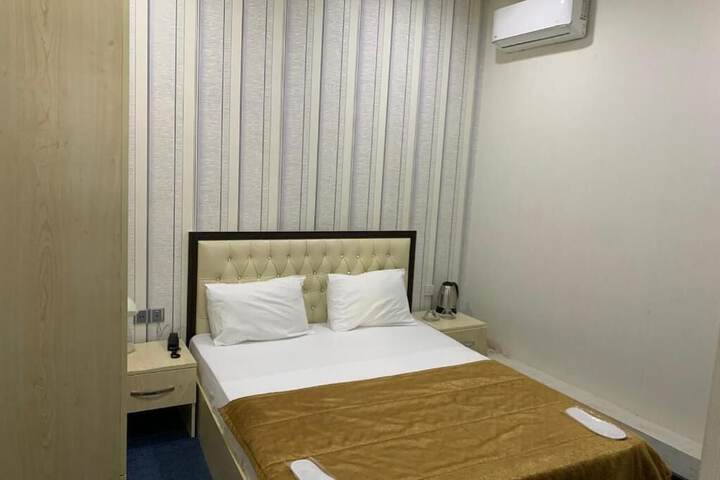Room 13 of 33