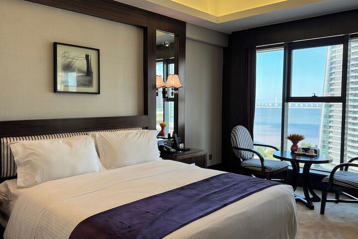Room 17 of 49