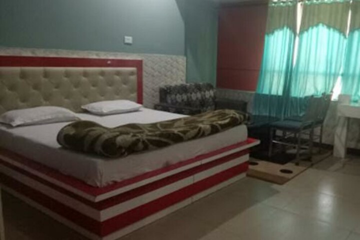Room 4 of 6