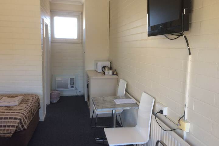 Room 3 of 64