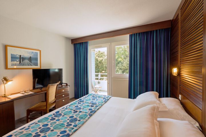 Room 10 of 62