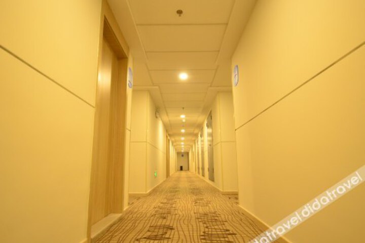 HanTing Hotel (Wuchang Railway Station Subway Station)