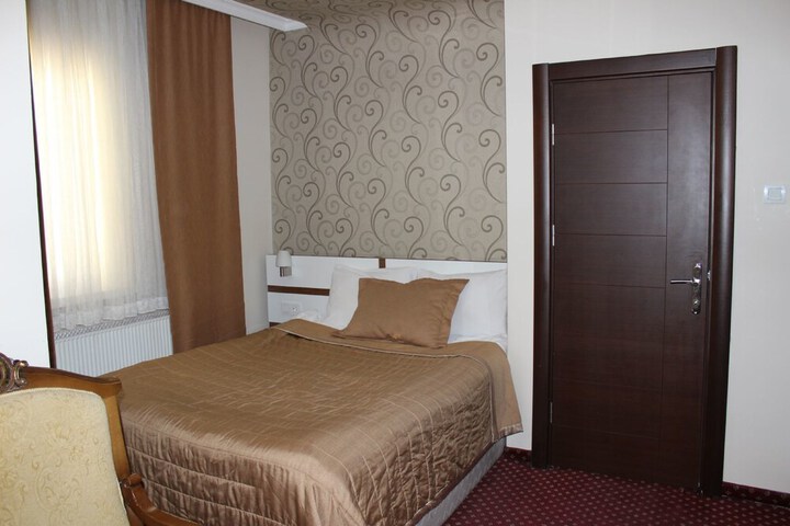 Room 25 of 69