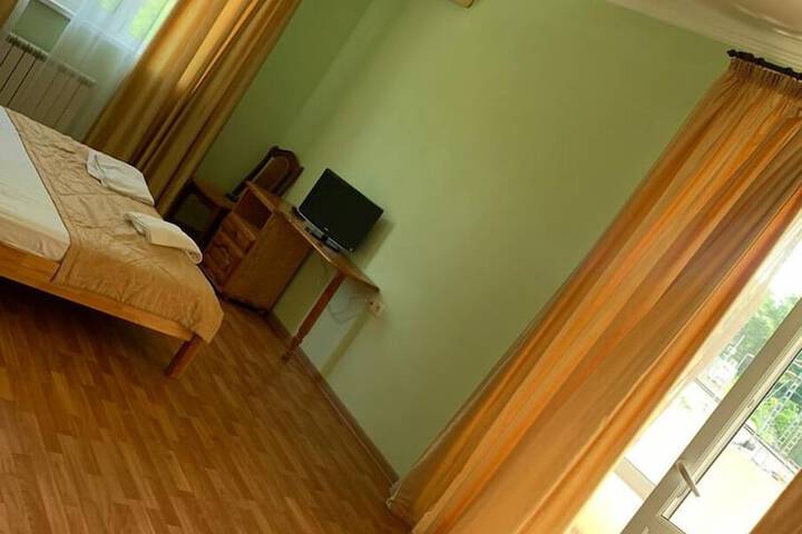 Room 5 of 11