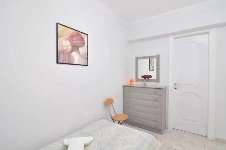 Room 5 of 11