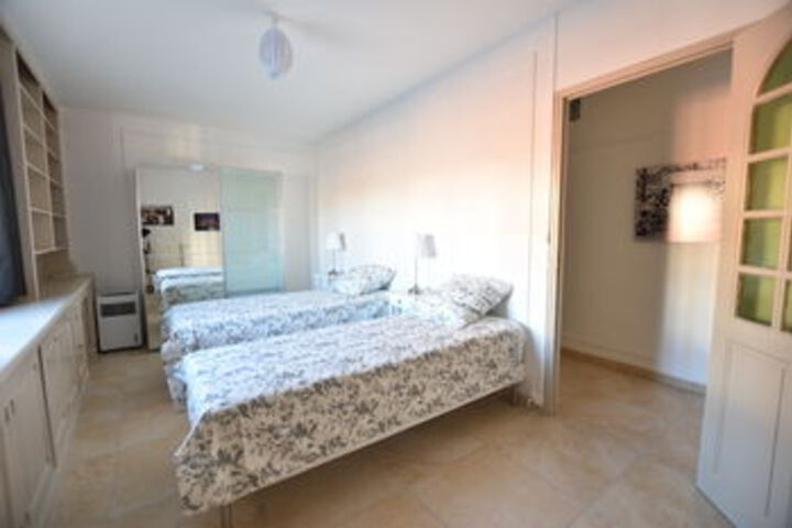 Room 5 of 17